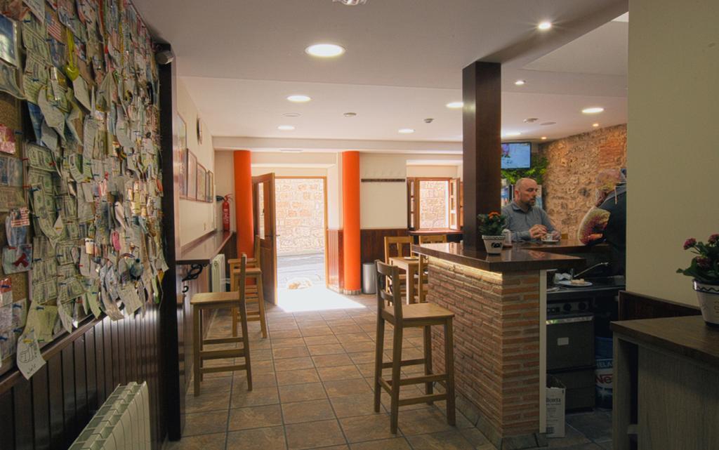 Hostal-Bar Restaurante "La Fuente" Rabé de las Calzadas Exterior foto