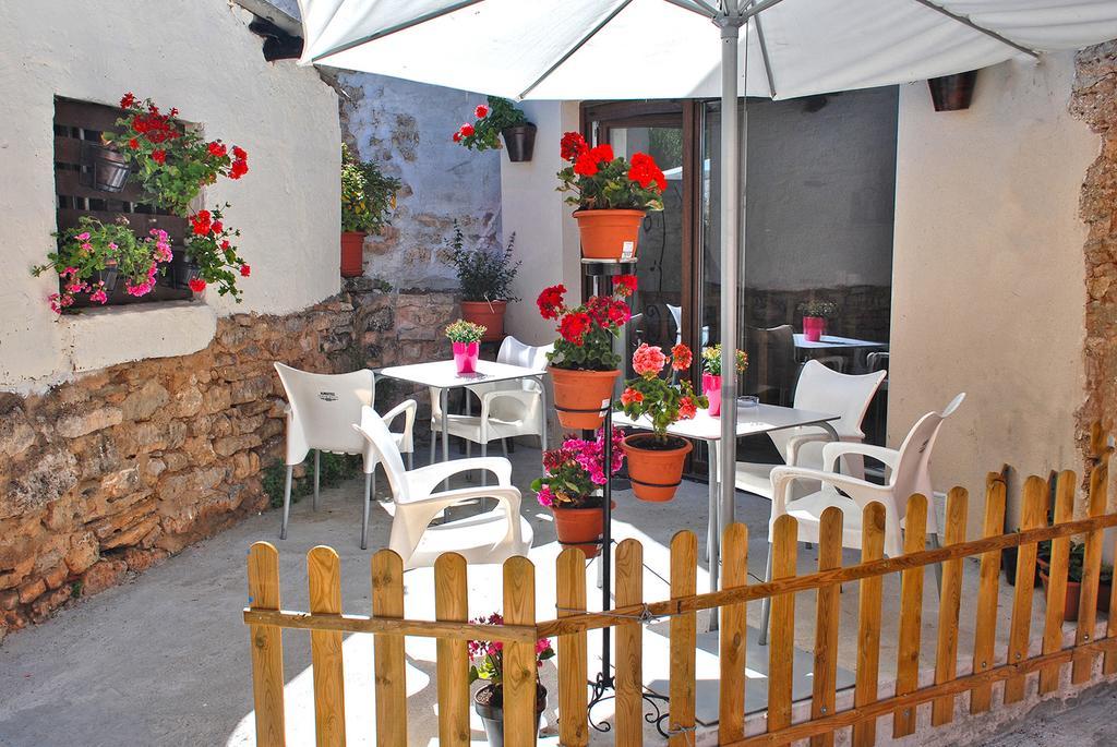 Hostal-Bar Restaurante "La Fuente" Rabé de las Calzadas Exterior foto